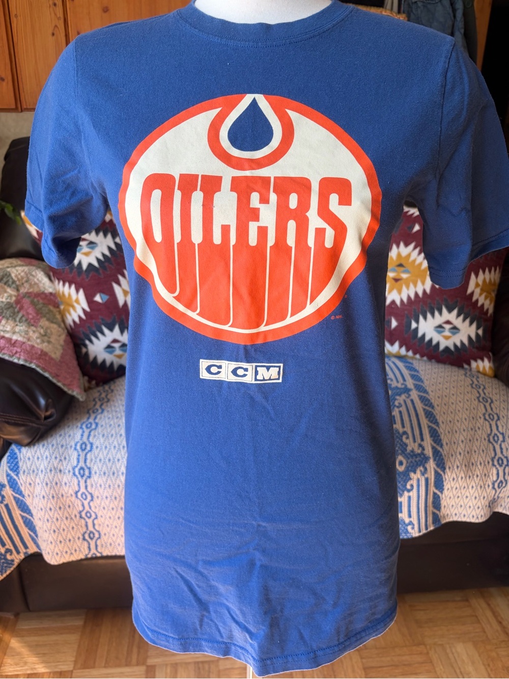 NHL CCM Edmonton Oilers Blue Graphic T‑Shirt Size Small